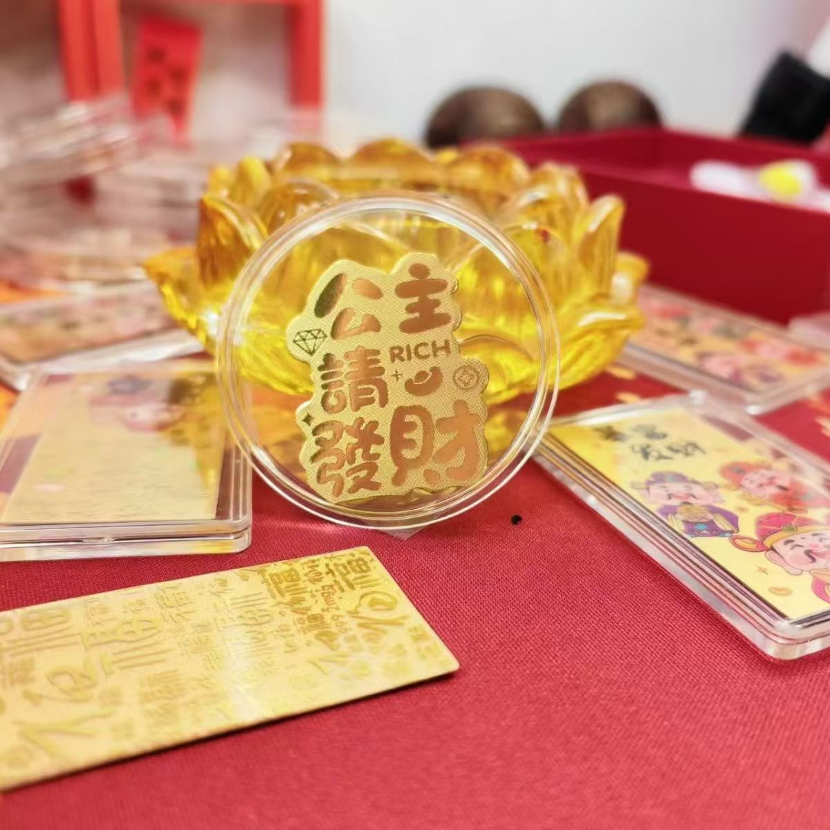 The golden mobile phone sticker was successfully launched