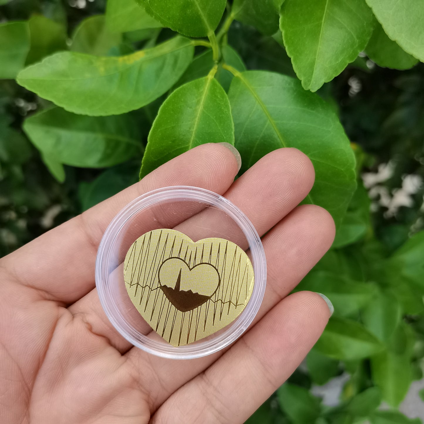 Gold mobile phone sticker heart