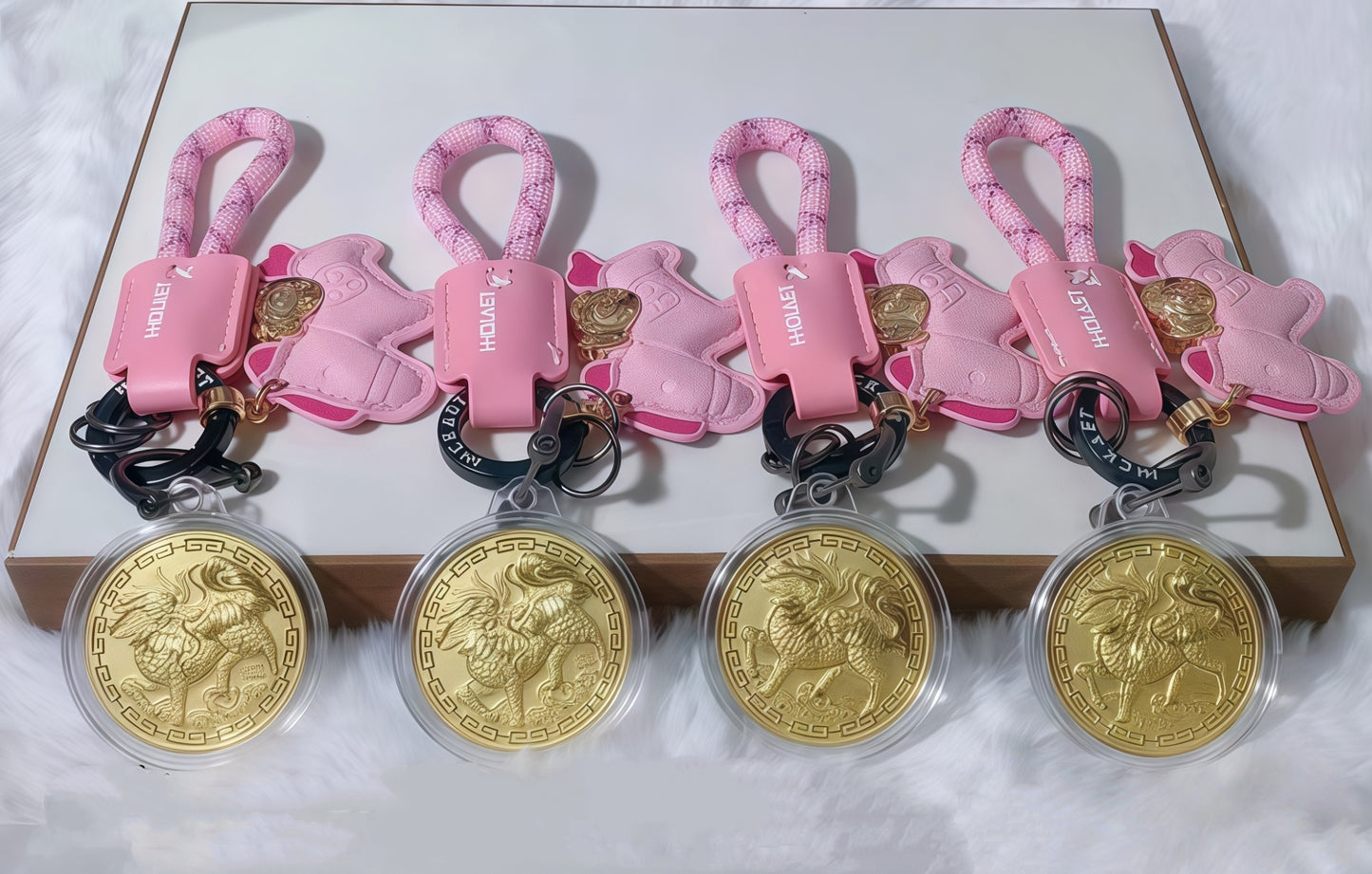 Hello Kitty KT pure gold mobile phone bag keychain pendant, a birthday gift for girls, a gift
