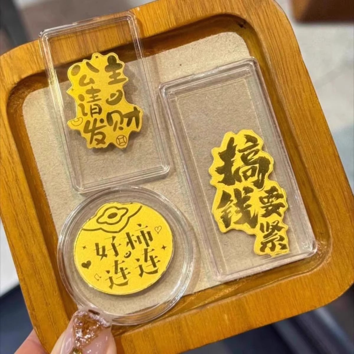 Gold 999 pure gold 2mg mobile phone sticker, a gift of the God of Wealth for getting rich