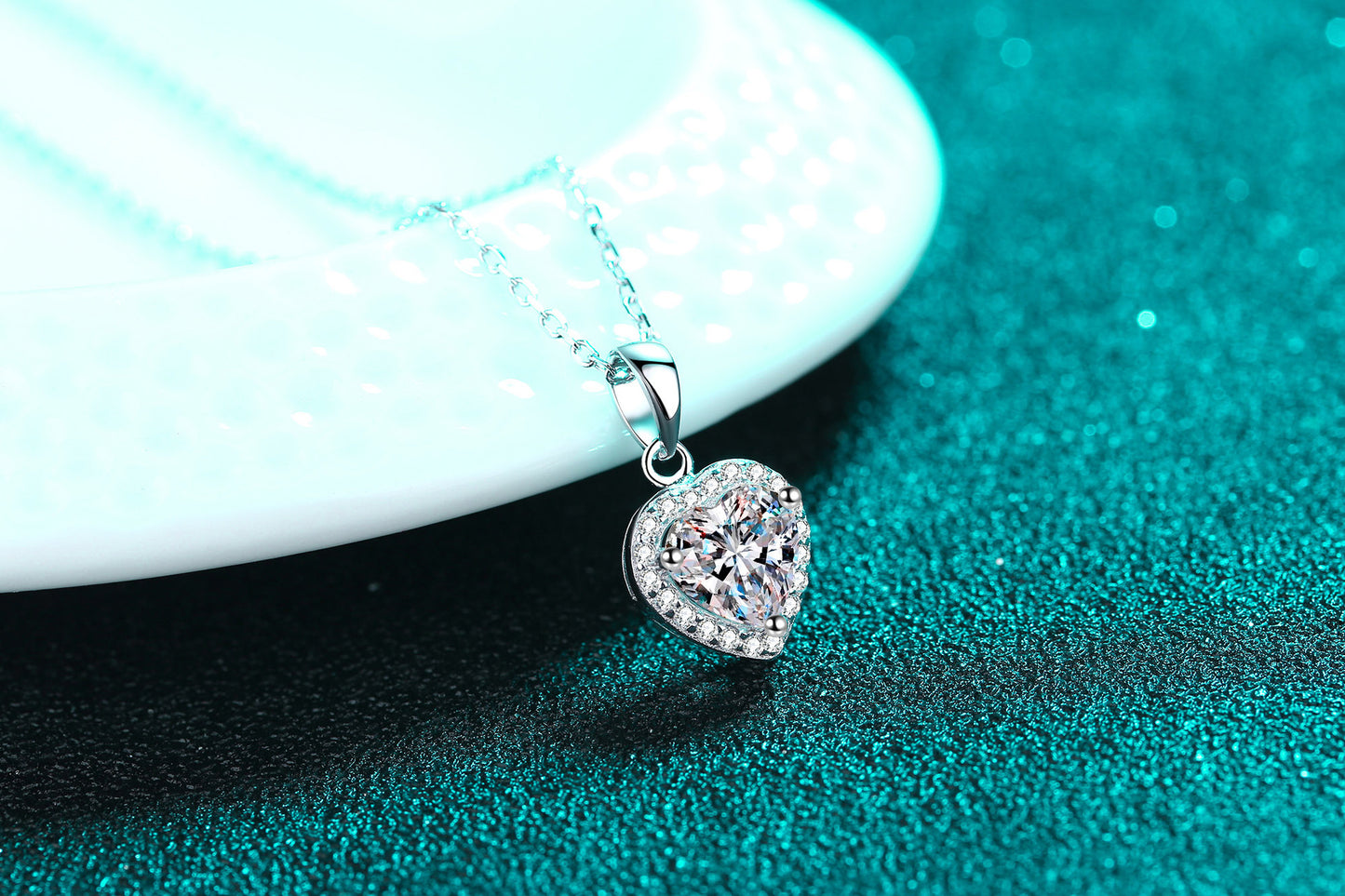 S925 Sterling Silver Heart Necklace for Women with Moissanite Cluster Clavicle Chain, PT950 Gold Plated Jewelry, Direct Supply from Manufacturer Wholesale