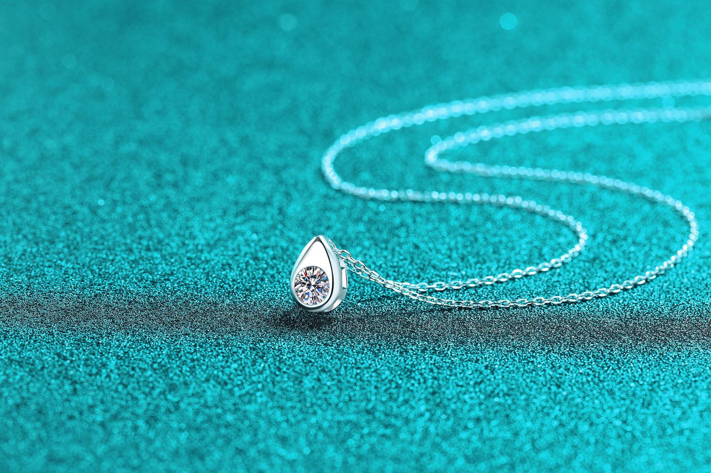 Xindeyi S925 Sterling Silver Moissanite Necklace for Women Water Drop Small Silver Bean Exquisite Pendant High-end Simple Versatile