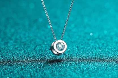 2020 New S925 Sterling Silver Round Pendant Plated with PT950 Moissanite Diamond Necklace for Women Manufacturer Live Supply