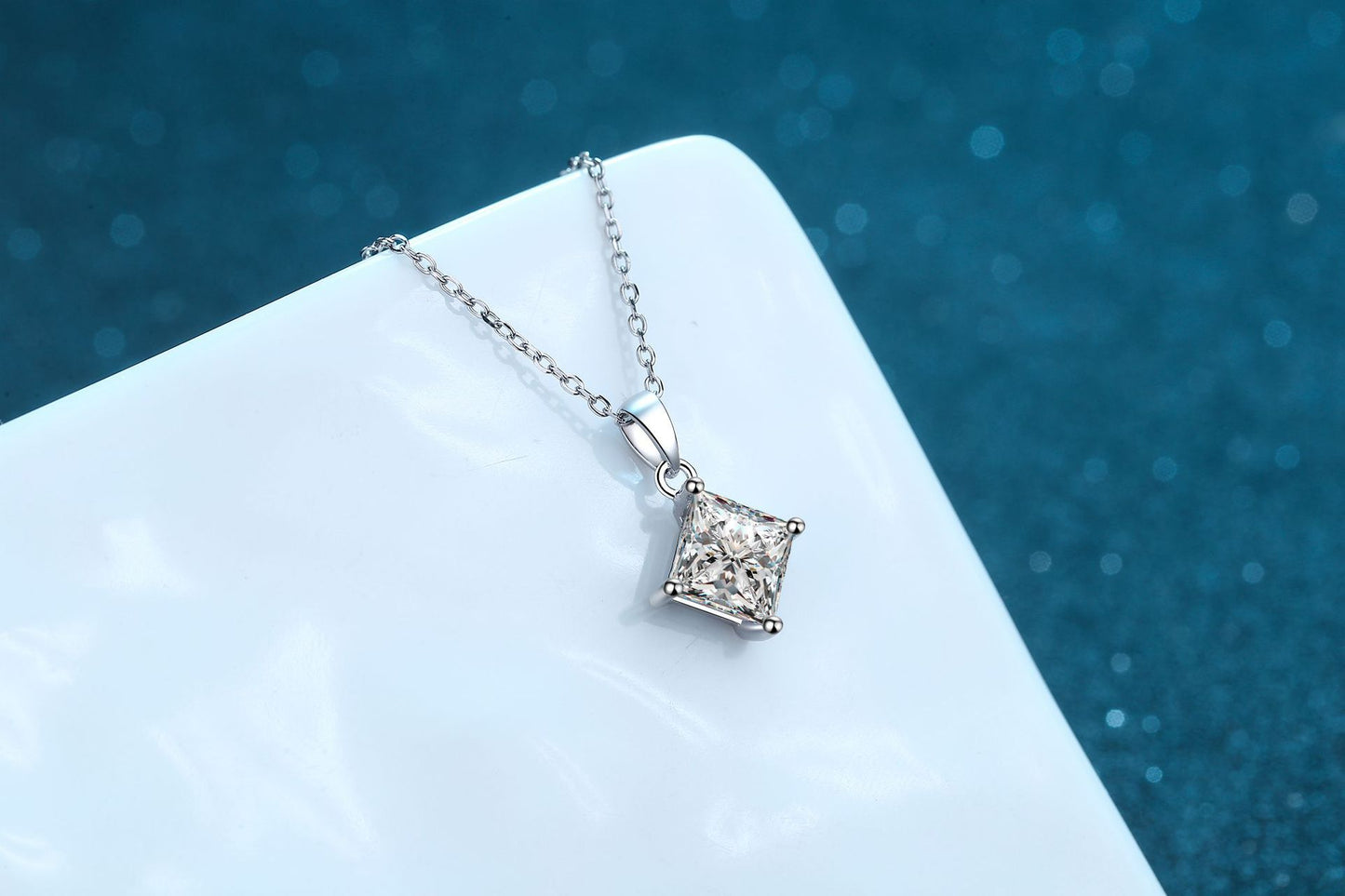 XDY925 Sterling Silver Simple Four-Prong Pendant 1 Carat 2 Carat Princess Cut Irregular Moissanite Necklace