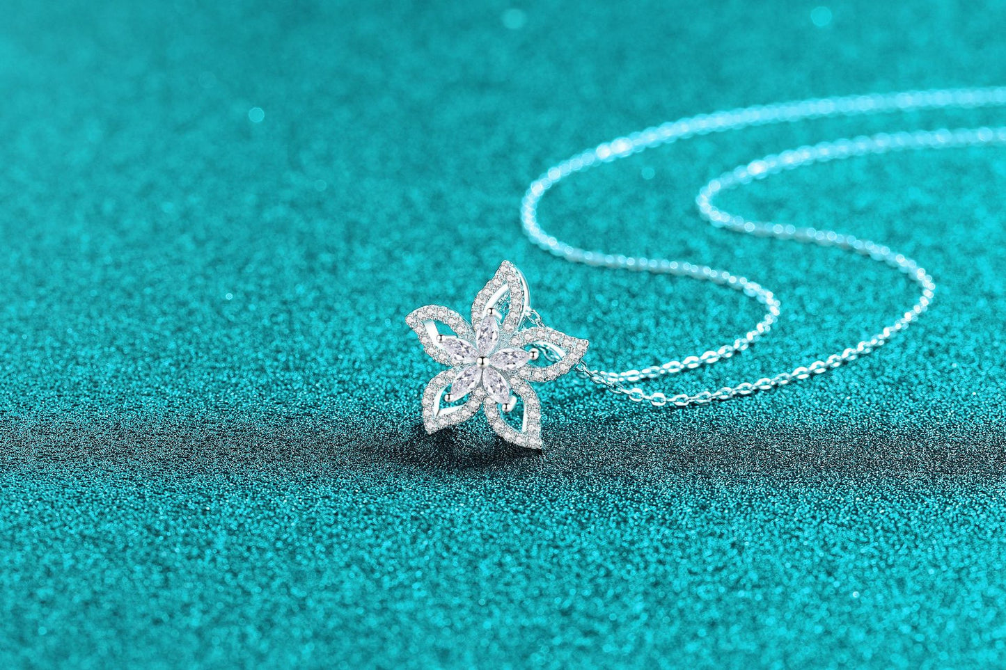 Xindeyi S925 Sterling Silver Full Moissanite Necklace for Women Sweet Flower Pendant Exquisite Fresh Temperament High-end Feel