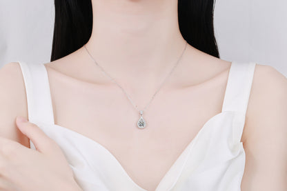925 Sterling Silver Necklace for Women Moissanite Exquisite Collarbone Chain Plated with PT950 Gold Neck Chain Manufacturer In Stock Wholesale