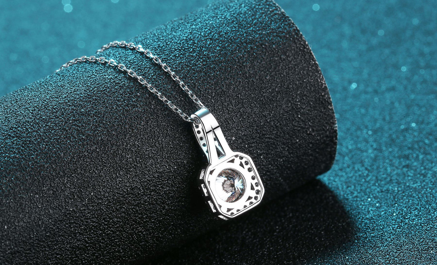 925 Sterling Silver Plated PT950 Gold Necklace Four-Prong Women Moissanite Necklace Sachet Pendant Collarbone Chain Direct Supply from Manufacturer