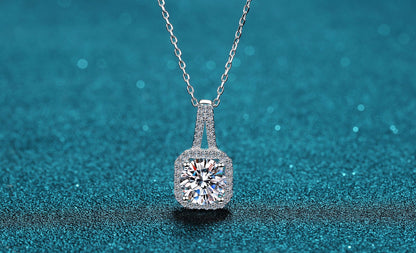 925 Sterling Silver Plated PT950 Gold Necklace Four-Prong Women Moissanite Necklace Sachet Pendant Collarbone Chain Direct Supply from Manufacturer