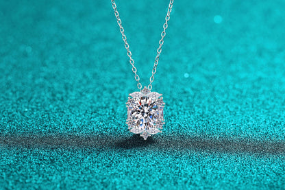 Xindeyi S925 Sterling Silver Moissanite Necklace for Women, Elegant and Luxurious, Exquisite and High-end Pendant, Fashionable and Versatile