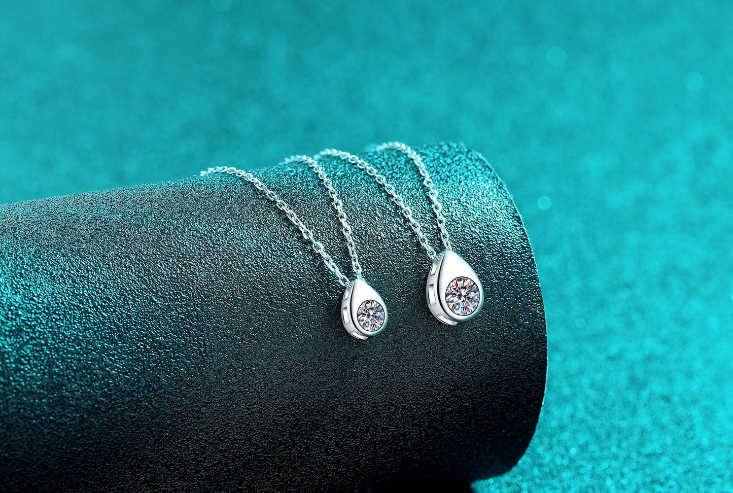 Xindeyi S925 Sterling Silver Moissanite Necklace for Women Water Drop Small Silver Bean Exquisite Pendant High-end Simple Versatile