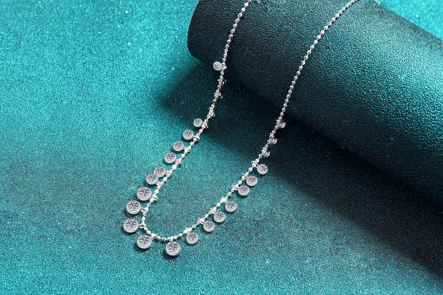 Xindeyi S925 Sterling Silver Full Moissanite Necklace for Women High-end Accessories Light Luxury Gorgeous Fashion European and American Style