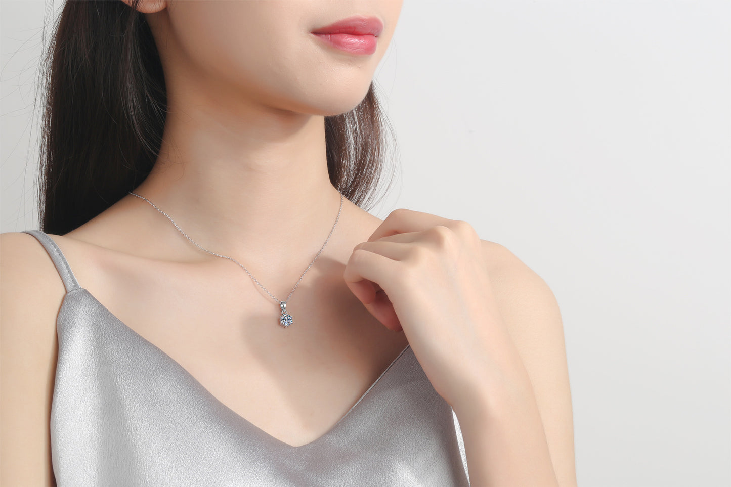 925 Sterling Silver Necklace for Women 1 Carat Moissanite Six-Prong Pendant Necklace Simulated Diamond Collarbone Chain Direct Supply from Manufacturer
