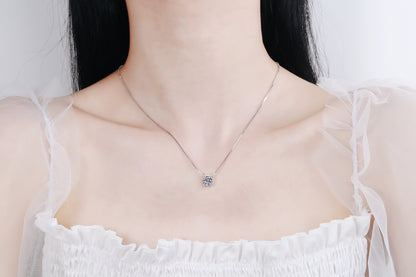 Classic Bull Head Pendant 925 Sterling Silver Plated PT950 Gold Live Simple Style 1 Carat Moissanite Necklace Pendant for Women