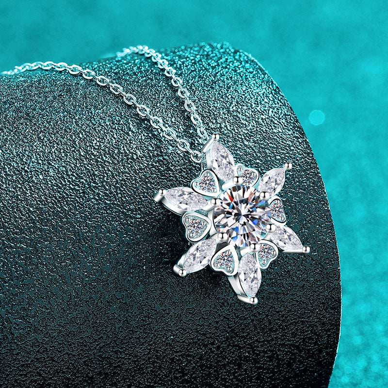 Xindeyi S925 Sterling Silver Moissanite Necklace for Women, Heart Hexagon Pendant, Exquisite and Personalized Fashion Trend Collarbone Chain