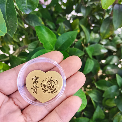 Gold mobile phone sticker with rich flowers