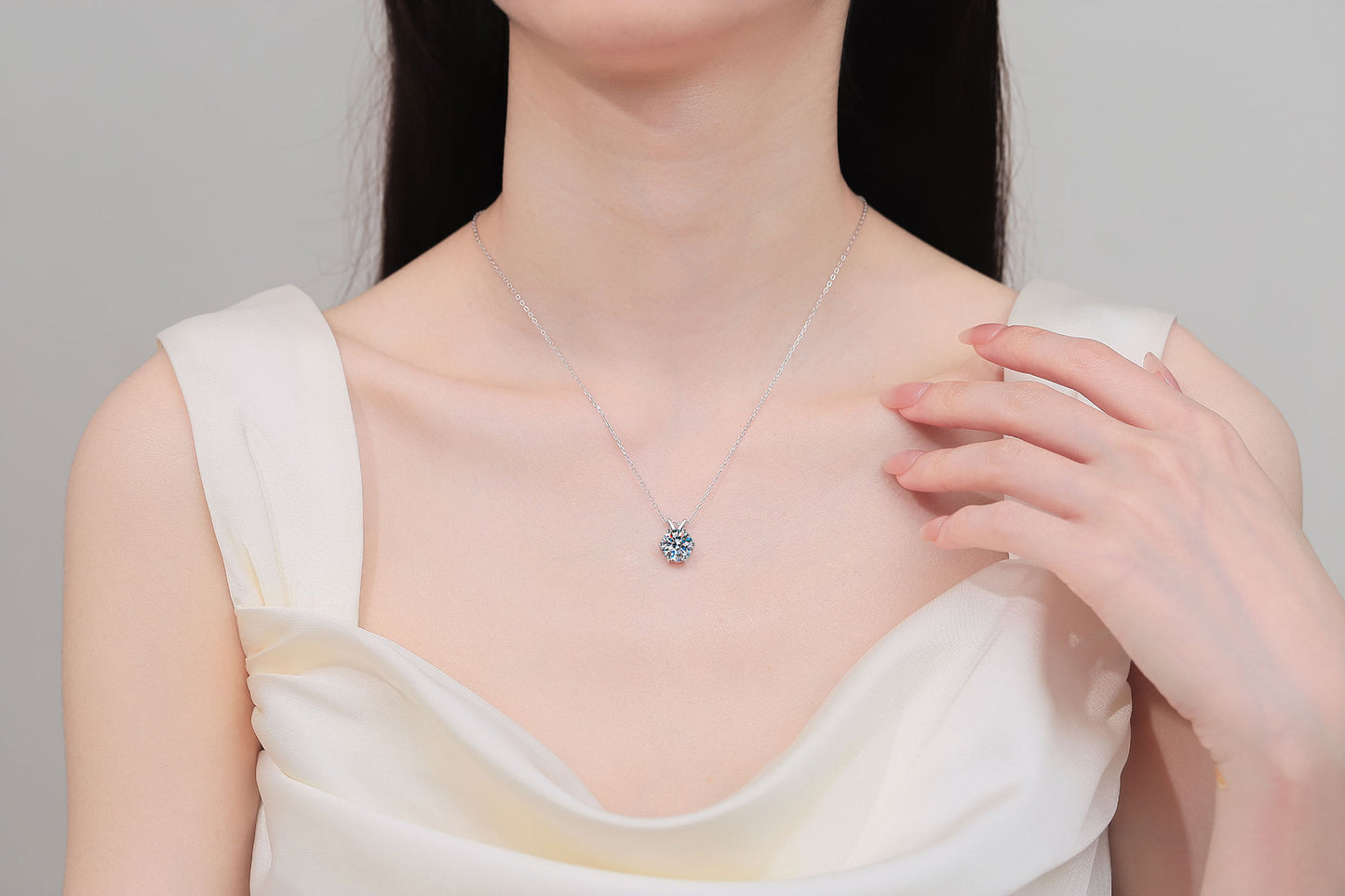 Xindeyi S925 Sterling Silver Moissanite Necklace for Women, Simple Six-Claw Rabbit Ear Pendant, Light Luxury Collarbone Chain, Exquisite