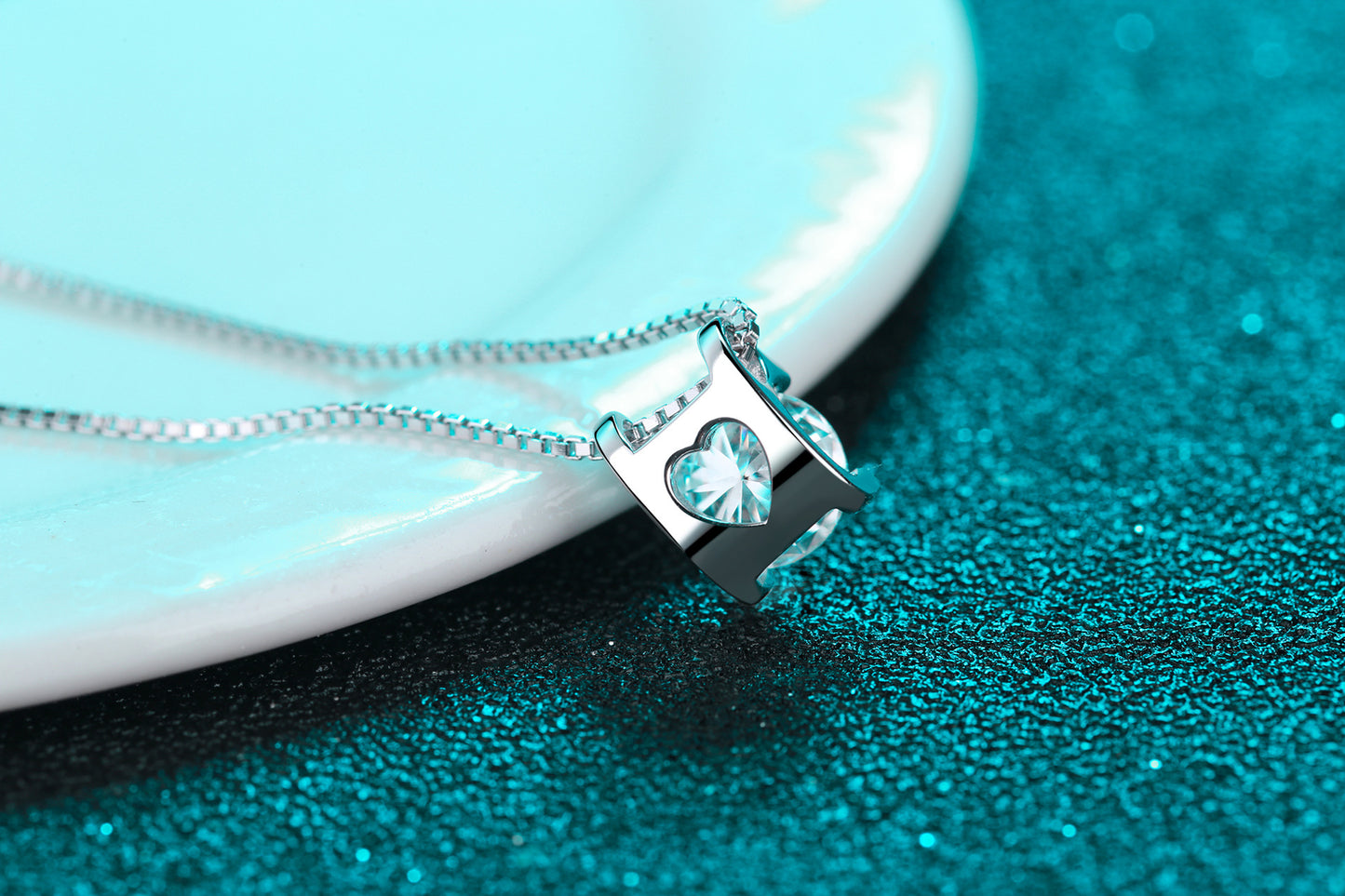 Classic Bull Head Pendant 925 Sterling Silver Plated PT950 Gold Live Simple Style 1 Carat Moissanite Necklace Pendant for Women