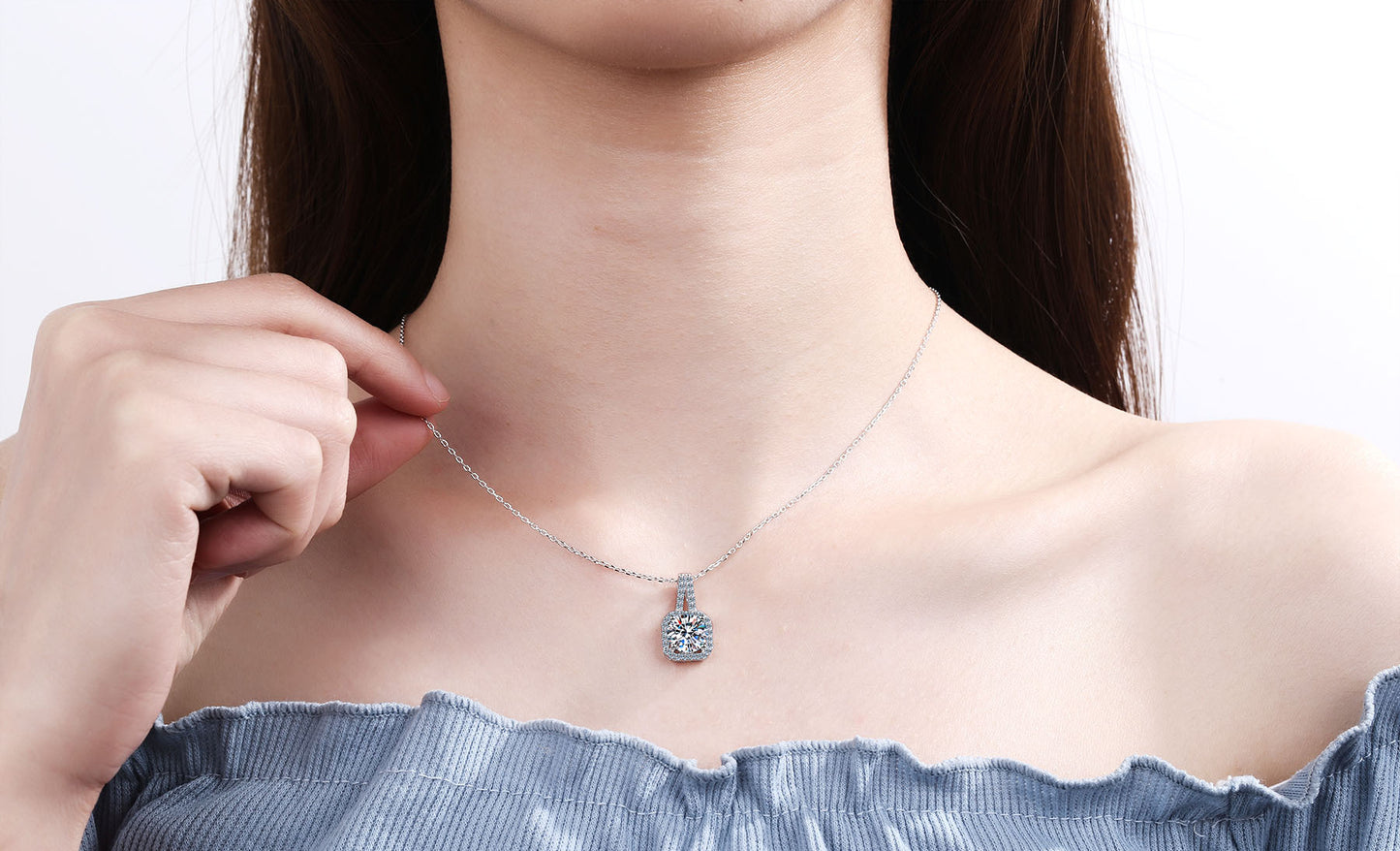 925 Sterling Silver Plated PT950 Gold Necklace Four-Prong Women Moissanite Necklace Sachet Pendant Collarbone Chain Direct Supply from Manufacturer