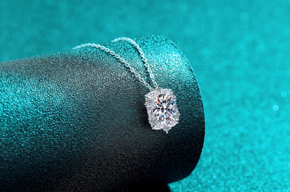 Xindeyi S925 Sterling Silver Moissanite Necklace for Women, Elegant and Luxurious, Exquisite and High-end Pendant, Fashionable and Versatile