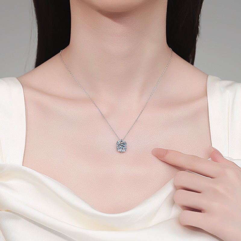 Xindeyi S925 Sterling Silver Moissanite Necklace for Women, Elegant and Luxurious, Exquisite and High-end Pendant, Fashionable and Versatile