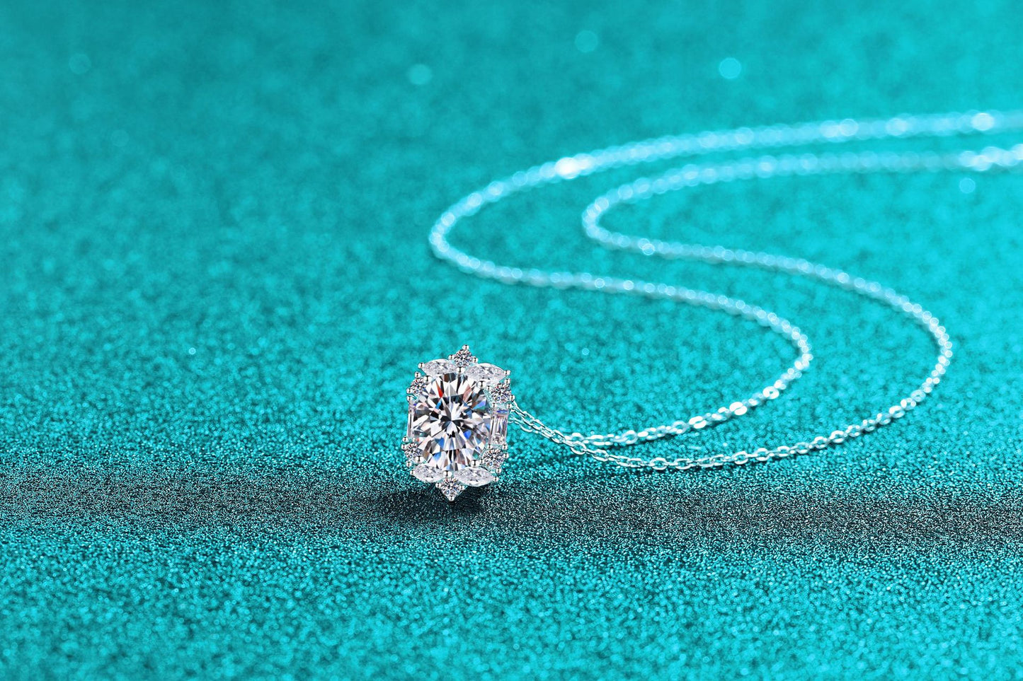 Xindeyi S925 Sterling Silver Moissanite Necklace for Women, Elegant and Luxurious, Exquisite and High-end Pendant, Fashionable and Versatile