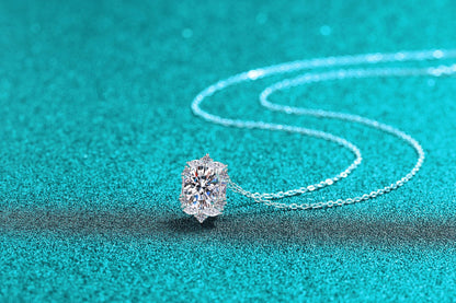 Xindeyi S925 Sterling Silver Moissanite Necklace for Women, Elegant and Luxurious, Exquisite and High-end Pendant, Fashionable and Versatile